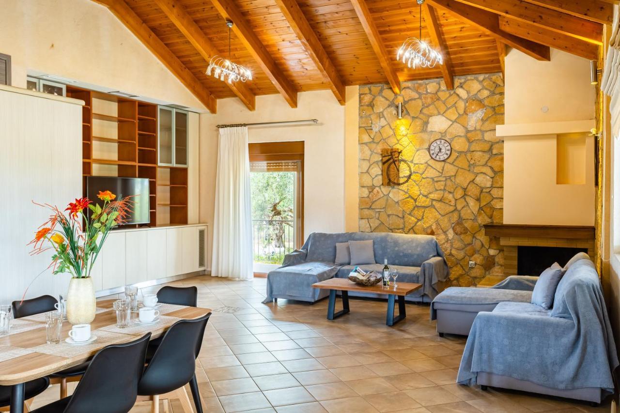 Entheon Olive - Poolside Retreats Villa Marathopoli