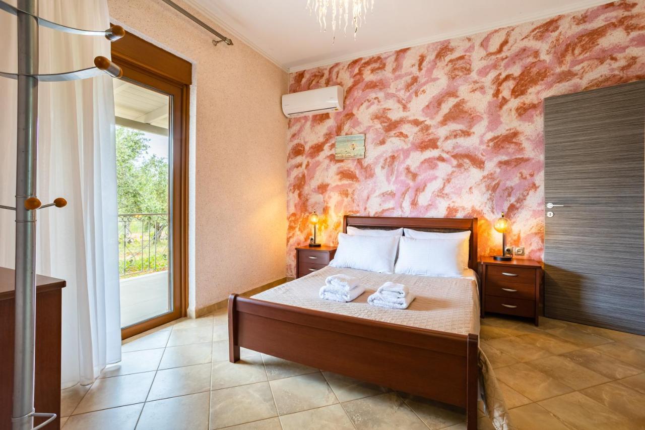 Entheon Olive - Poolside Retreats Villa