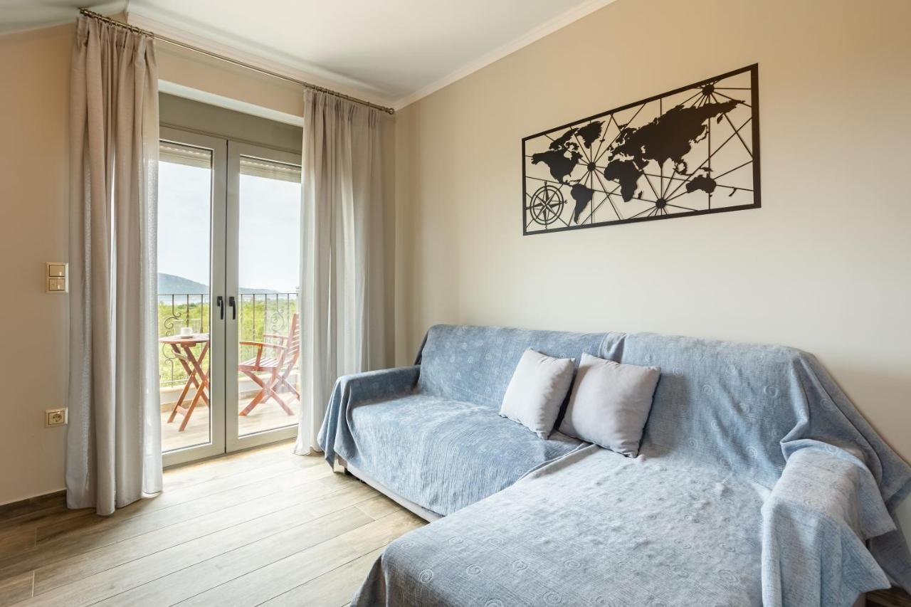 Villa Entheon Olive - Poolside Retreats