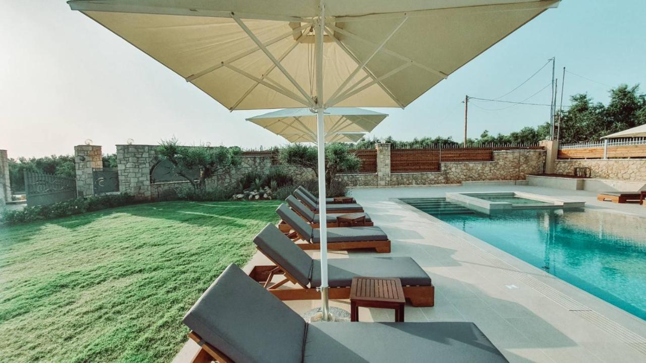 Entheon Olive - Poolside Retreats *