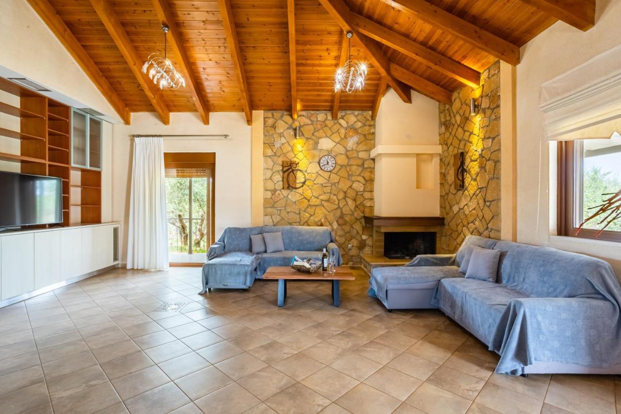 Entheon Olive - Poolside Retreats Villa *