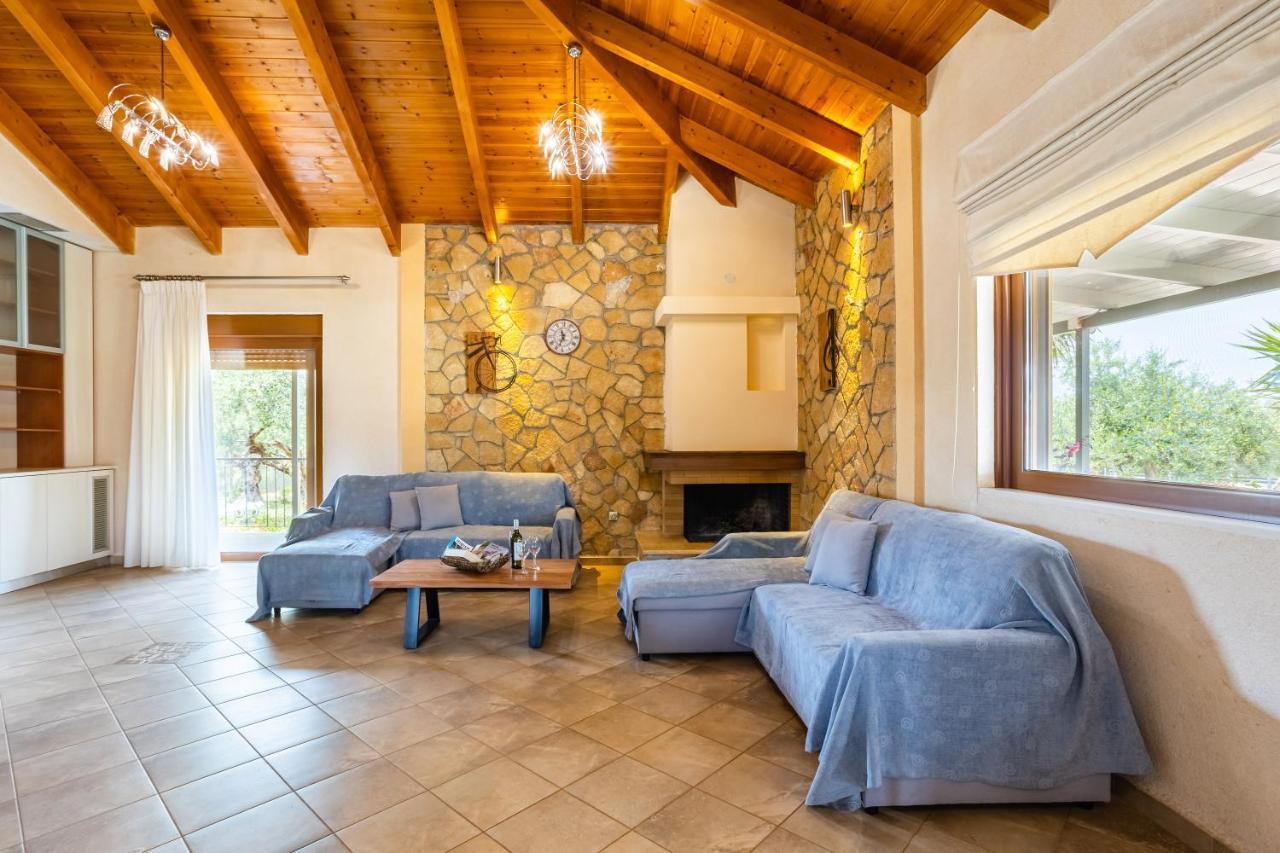 Villa Entheon Olive - Poolside Retreats Marathopoli