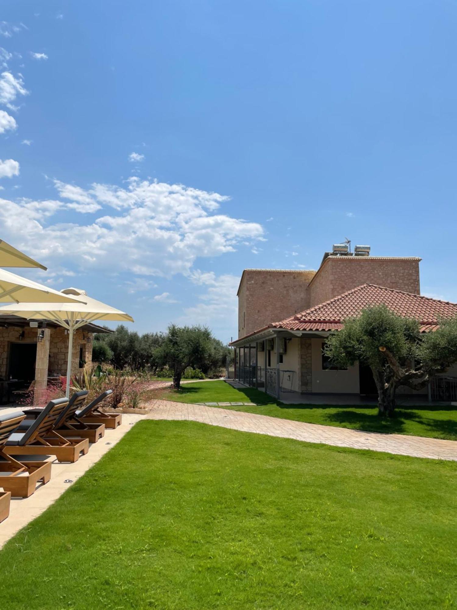 Entheon Olive - Poolside Retreats Villa