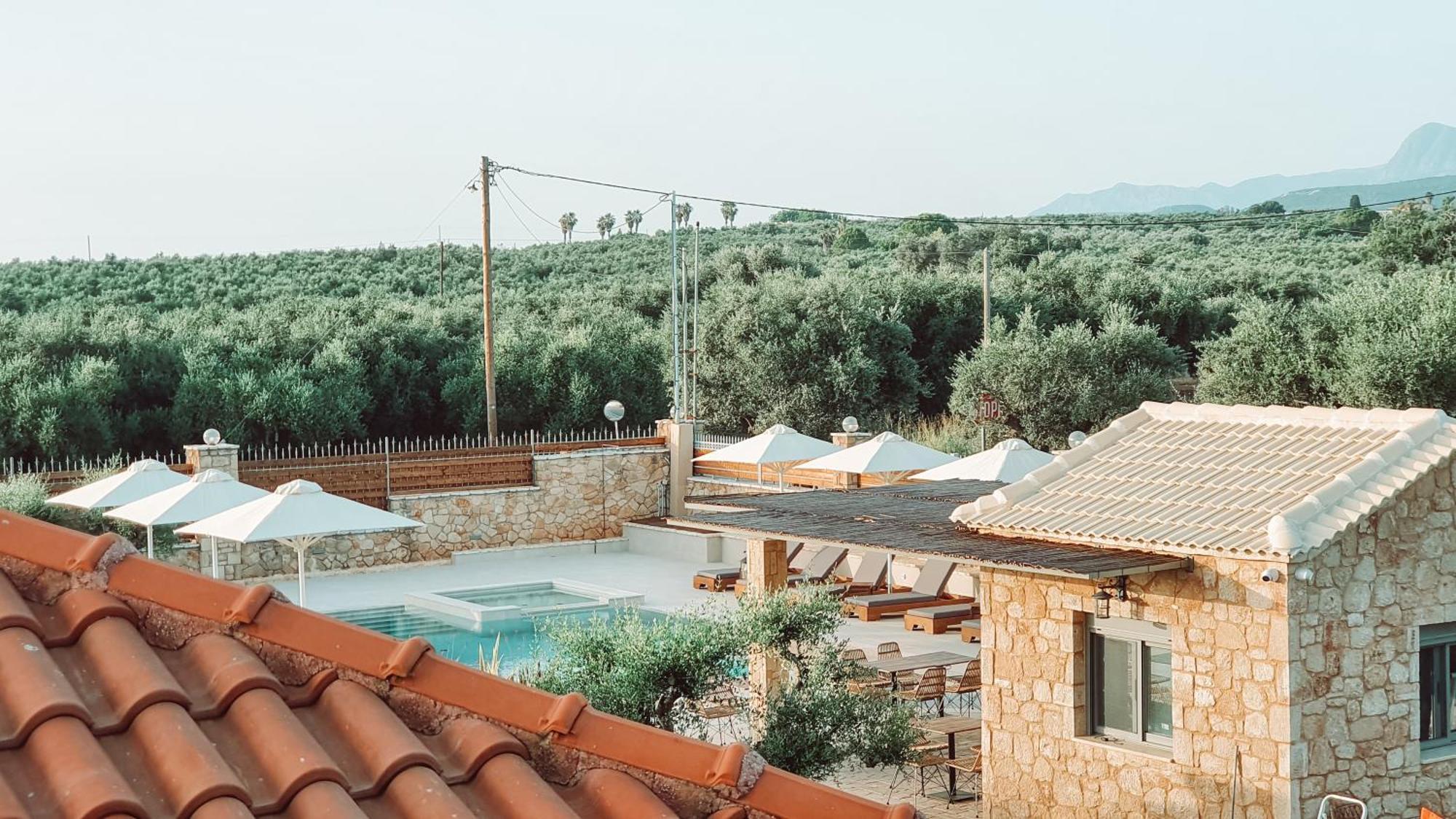 Entheon Olive - Poolside Retreats *