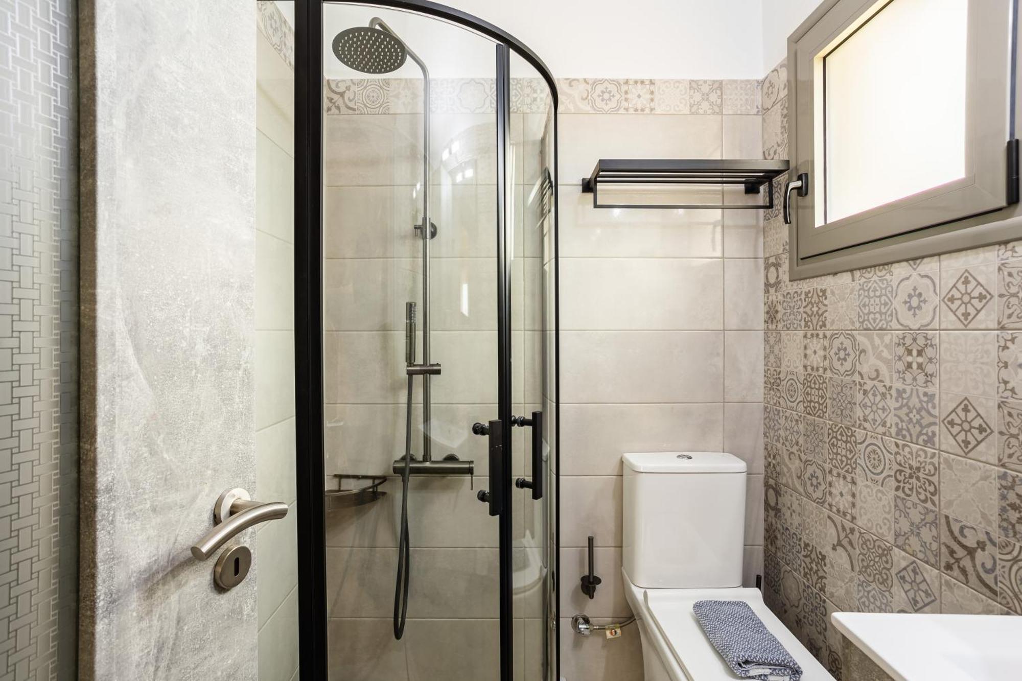 Entheon Olive - Poolside Retreats Villa