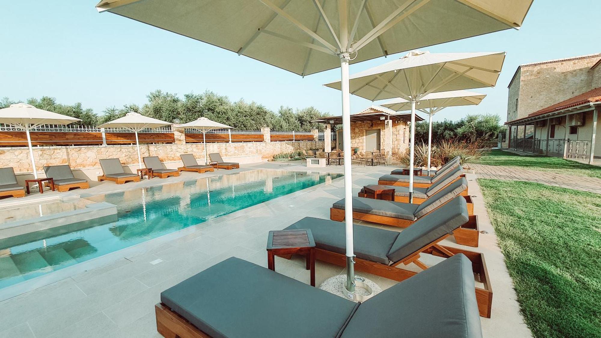 Villa Entheon Olive - Poolside Retreats *
