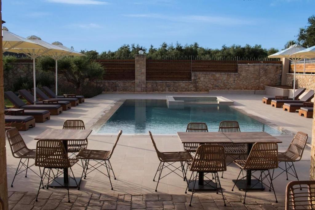 Entheon Olive - Poolside Retreats *