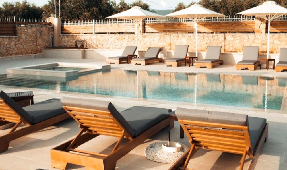 Entheon Olive - Poolside Retreats Villa Marathopoli