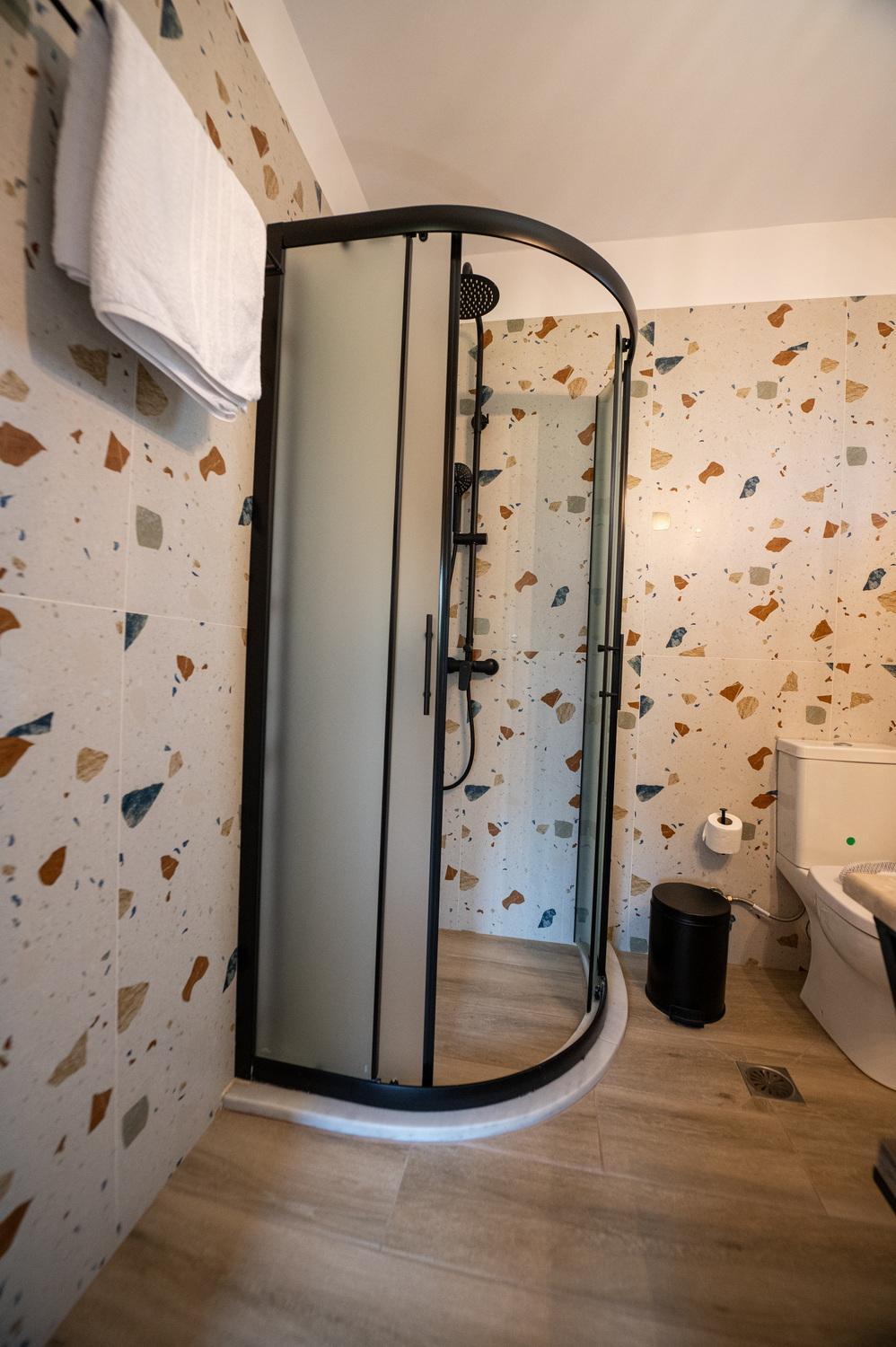 Entheon Olive - Poolside Retreats Villa *