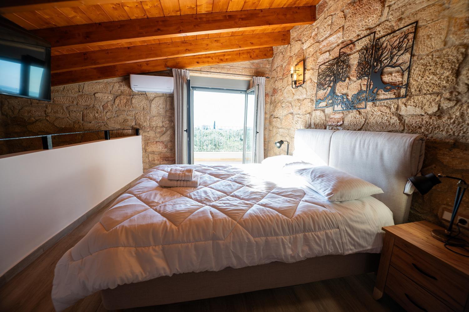 Entheon Olive - Poolside Retreats Marathopoli